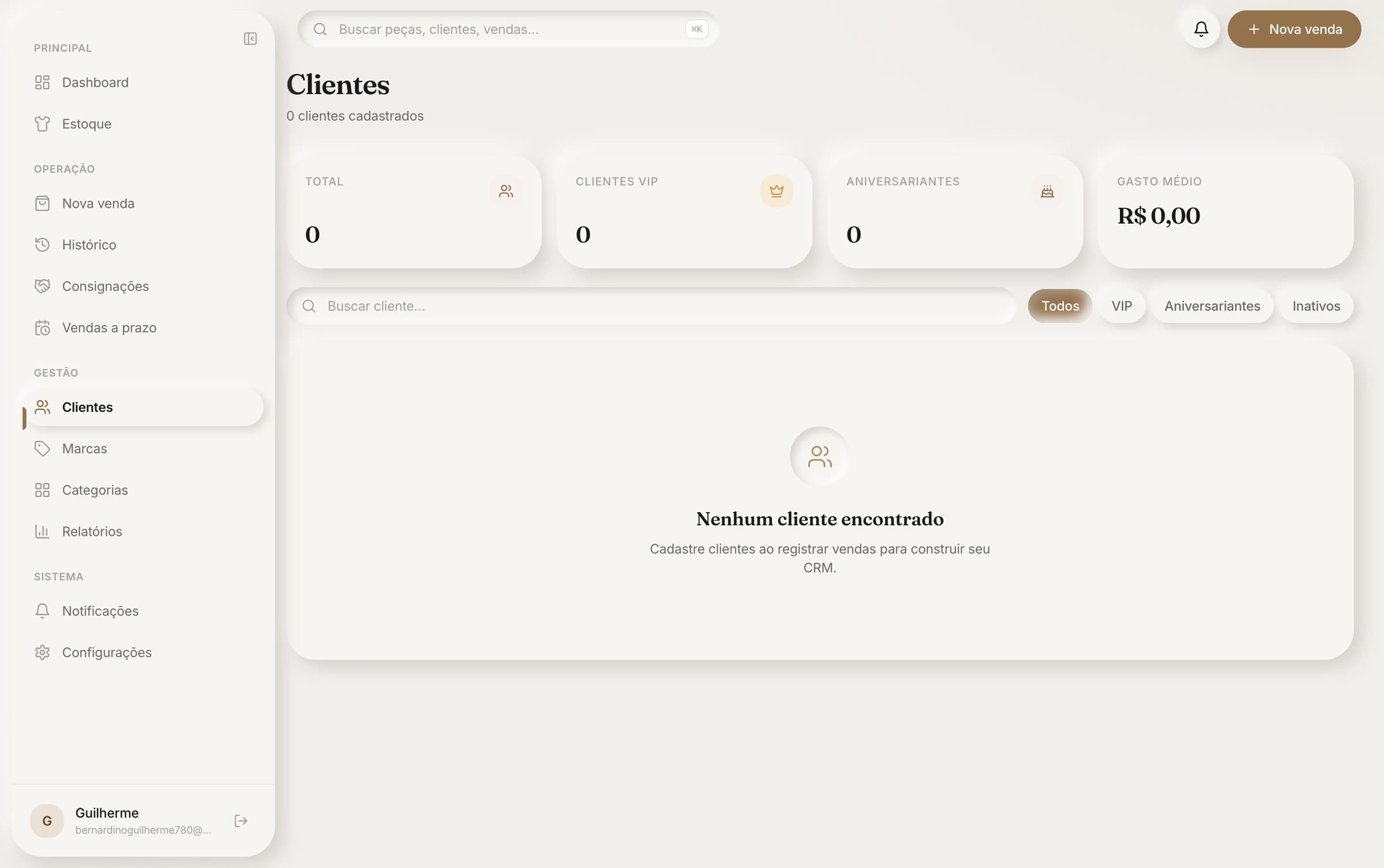 Tela de clientes com filtros de VIP, aniversariantes e inativos, e gasto médio por cliente.